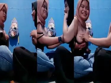 Bokep Indo Mainin Toket Temen Saling Remas poster
