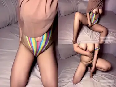 Cewek Cantik Memek Tembem Masturbasi Hot poster