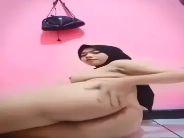 Jilbab Indo Colmek Diam Diam Tunggu Pacar poster